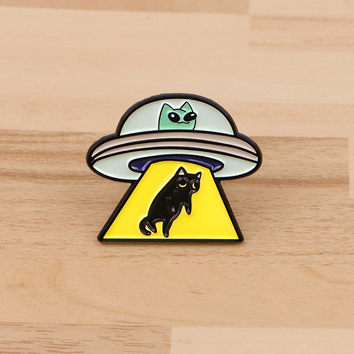 Model Kit Ufo - Ufo alienígena esmalte pino gato preto