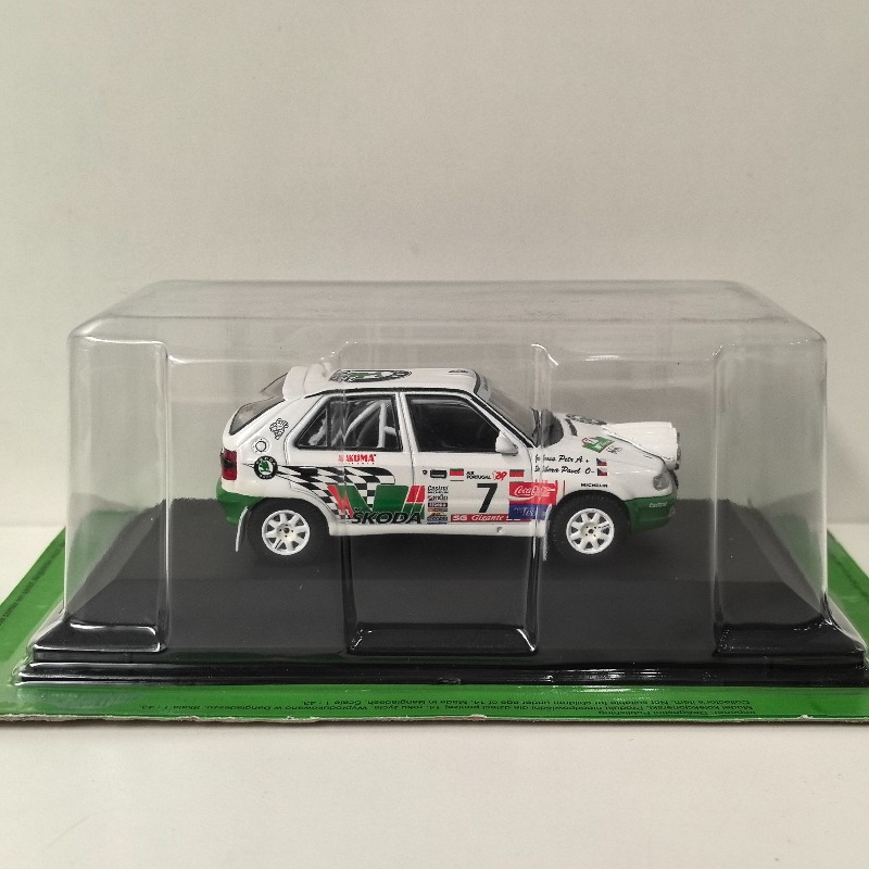 Modelo Diecast IXO Escala 1:43 - Model Kit Cars avaliação e preço