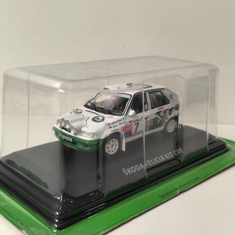 Modelo Diecast IXO Escala 1:43 - Model Kit Cars avaliação e preço