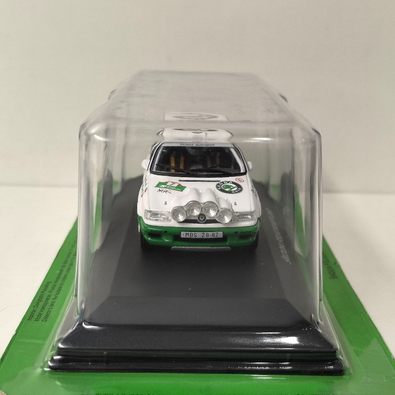 Modelo Diecast IXO Escala 1:43 - Model Kit Cars avaliação e preço