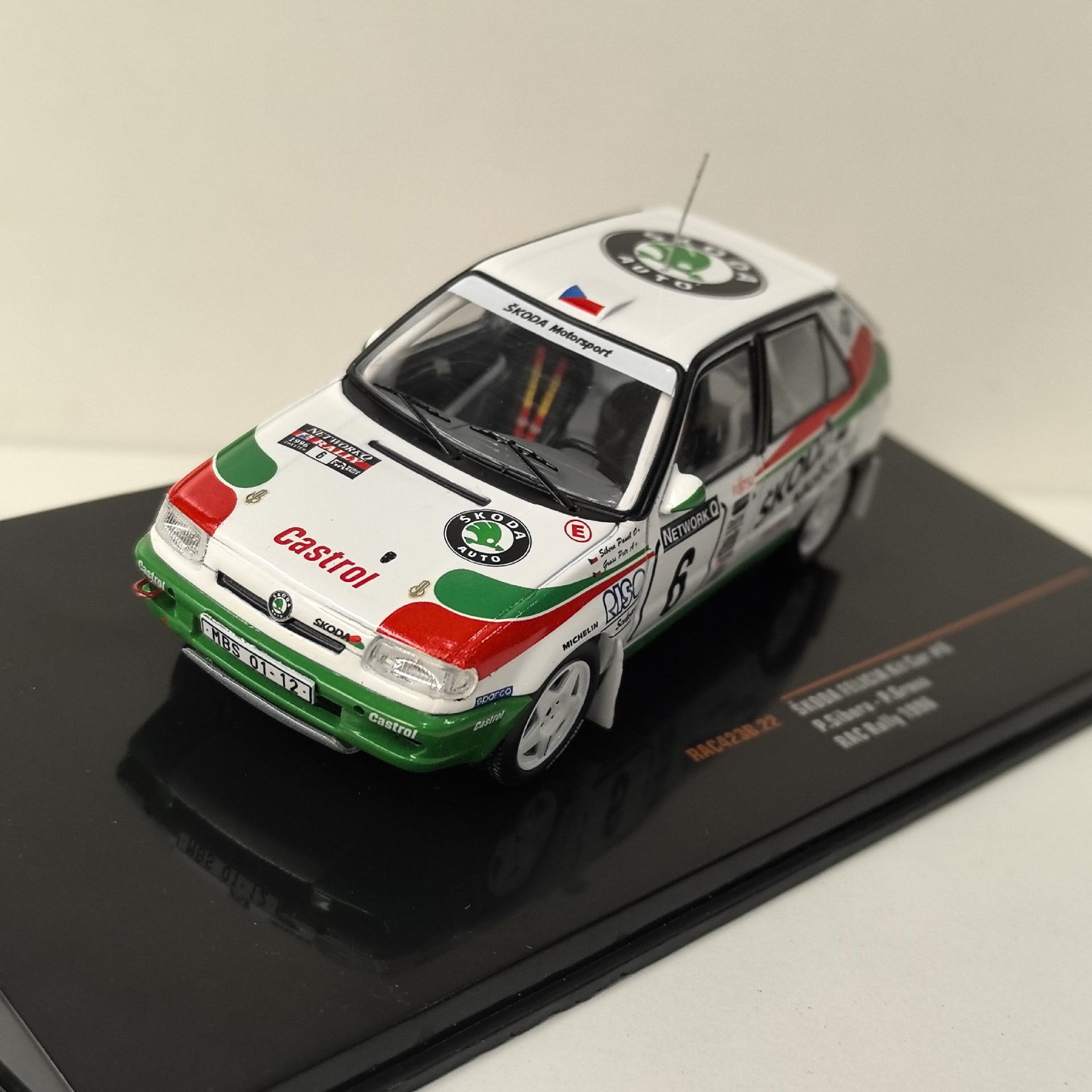 Diecast IXO Escala 1/43 SKODA  - Model Kit Cars avaliação e preço