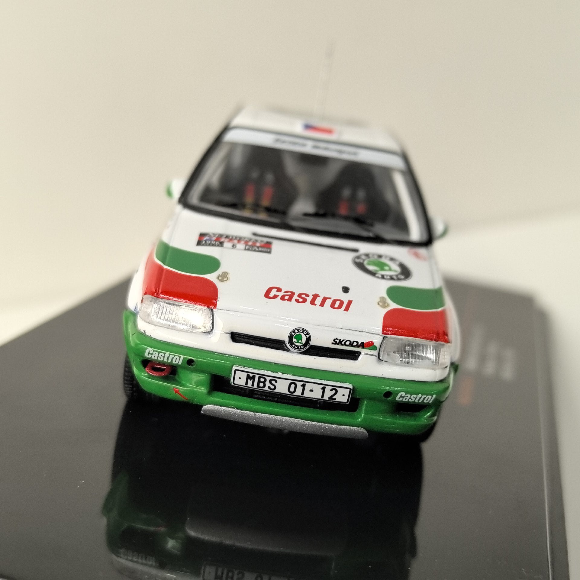 Diecast IXO Escala 1/43 SKODA  - Model Kit Cars avaliação e preço