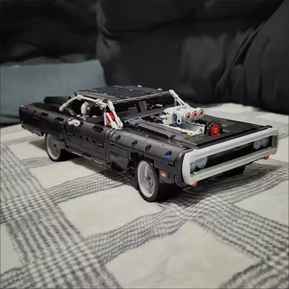 1077 Peças Blocos de Montar Té - Model Kit Dodge Charger avaliação e preço
